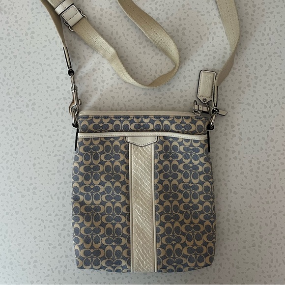 Coach Blue and Cream Jacquard Crossbody bag - Picture 3 of 3